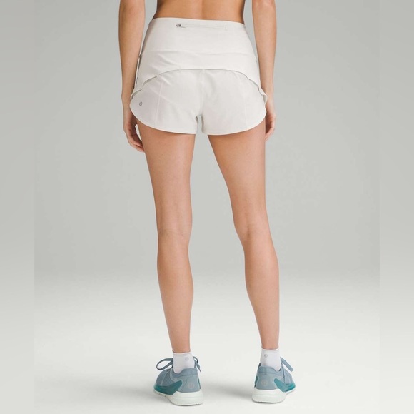 A Lululemon Speed Up High-Rise Lined Short 2.5" - Picture 4 of 6